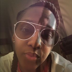 Meet your Posher, Melanese